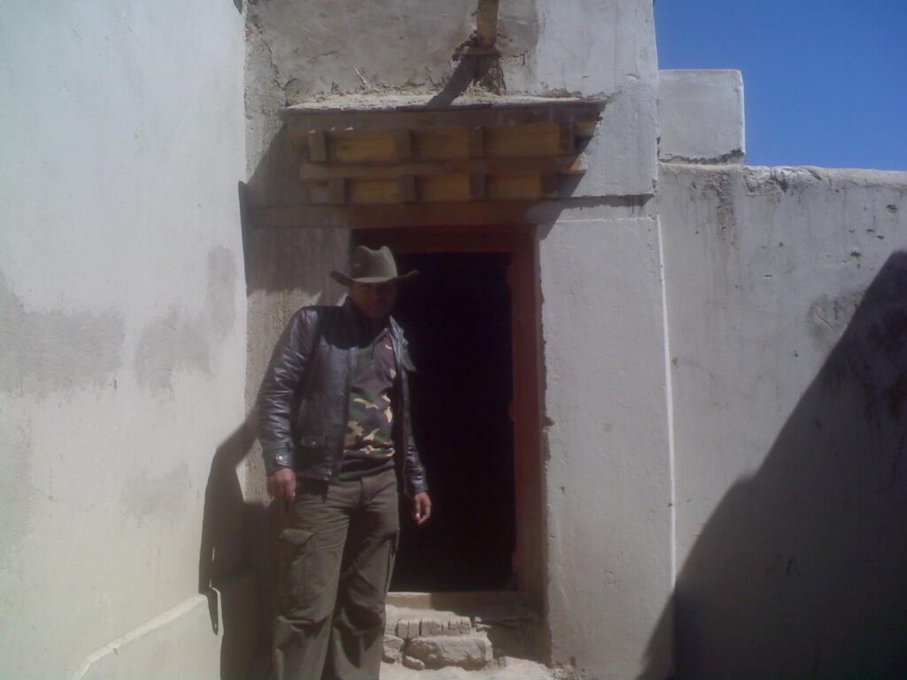 AskDushyant Day 1 Start Exploring Leh ancient palace 2009