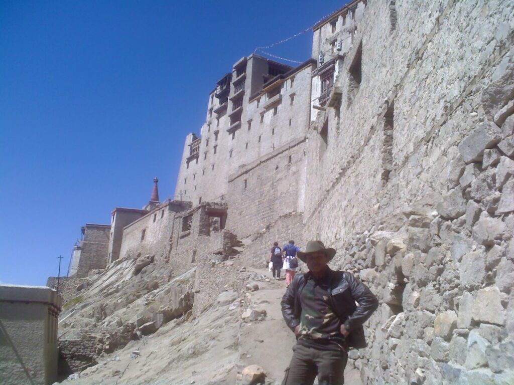 AskDushyant Day 1 Start Exploring Leh palace entrance 2009