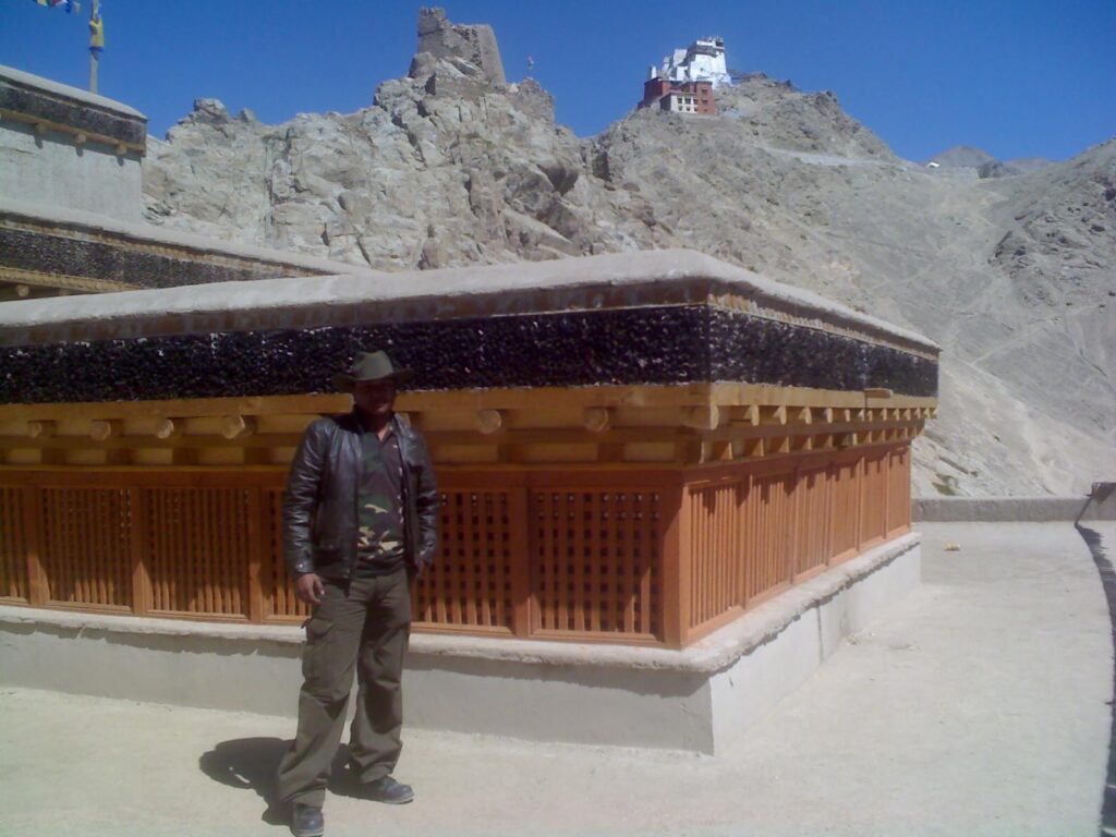 AskDushyant Day 1 Start Exploring Leh palace roof 2009