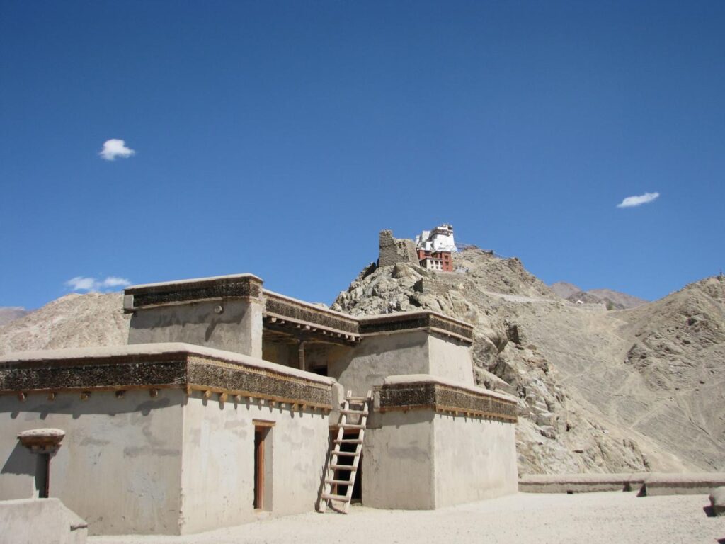 AskDushyant ancient palace roof leh ladakh road trip to ladakh 2009