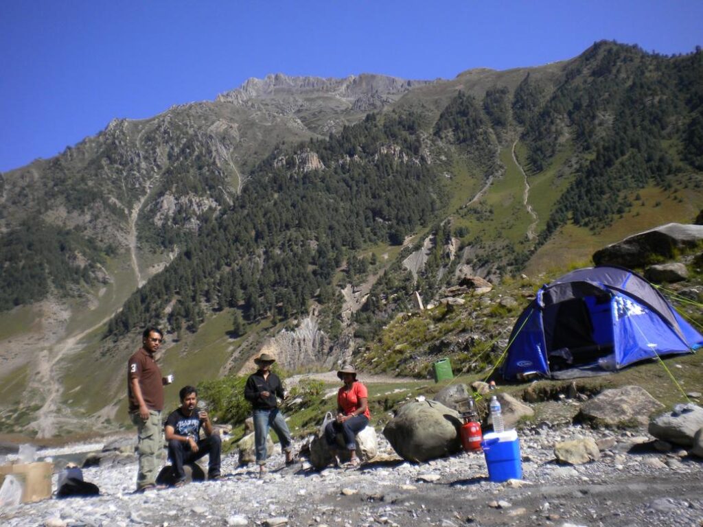 AskDushyant enjoying breakfast during night camp at sonmarg road trip to kashmir valley 2009