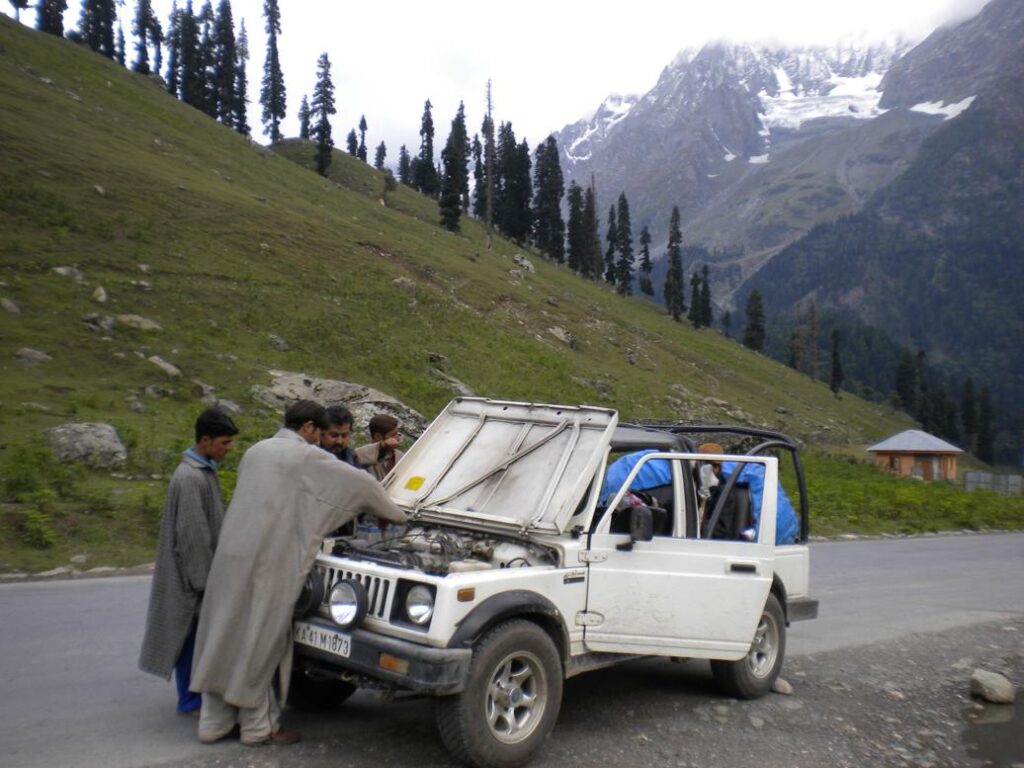 AskDushyant help by local during car breakdown at sonmarg road trip to kashmir valley 2009