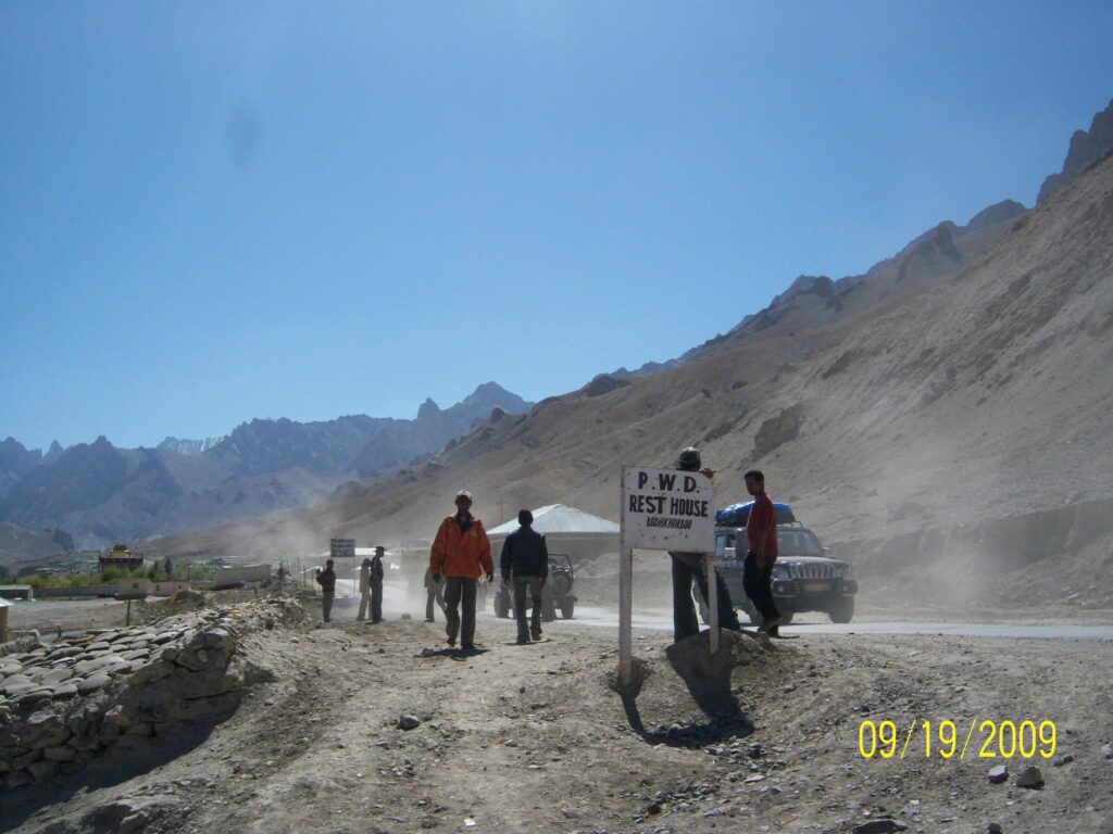 AskDushyant help from locals to start our jypsee pwd guest house bodhkharboo road trip to kargil valley 2009