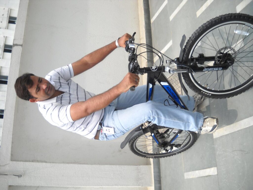 AskDushyant peoplestrong anuj friends enjoying a bicycle ride on my new mtb firefox colarado wwwfreakbikrzcom 2011