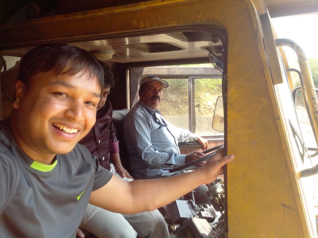 AskDushyant riding big rock truck at ndmc diamond mines panna tiger reserve area allahabad bike trip mahakumbh 2013 memoir 2