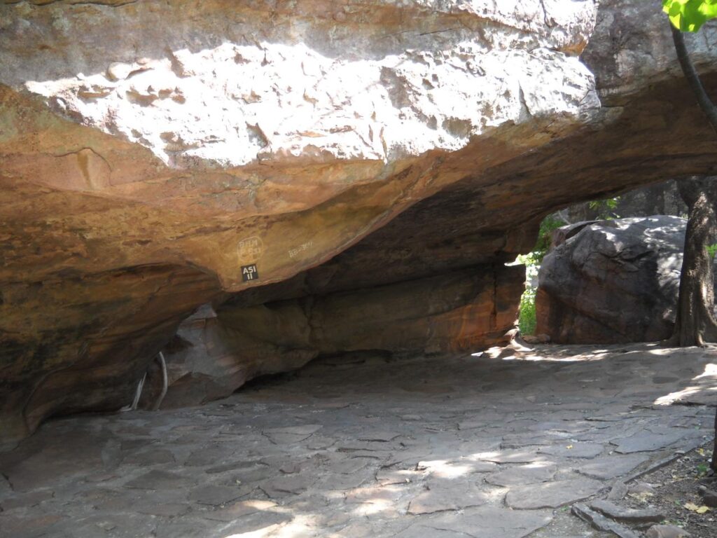 AskDushyant auditorium rock shelter bhimbetka an archaeological treasure of ancient india road trip to bhimbetka Year 2009