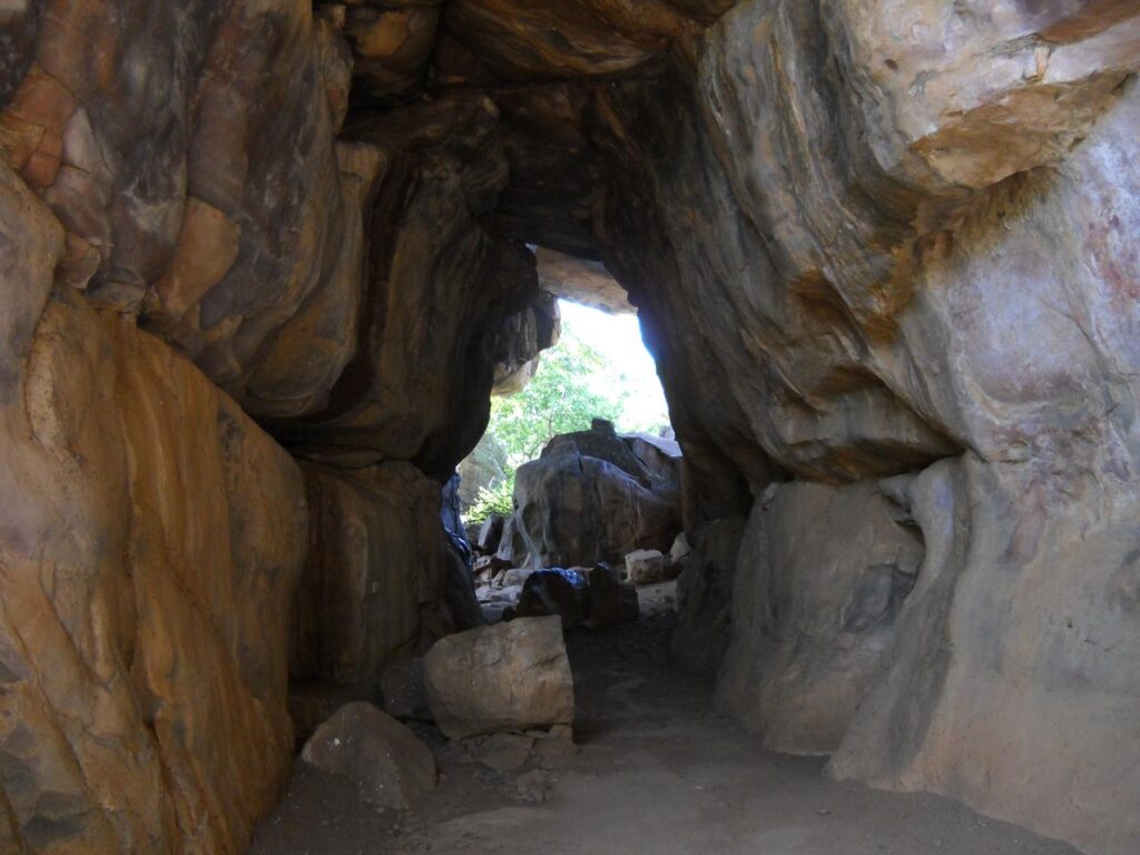 AskDushyant bhimbetka cave inside view an archaeological treasure of ancient india road trip to bhimbetka Year 2009