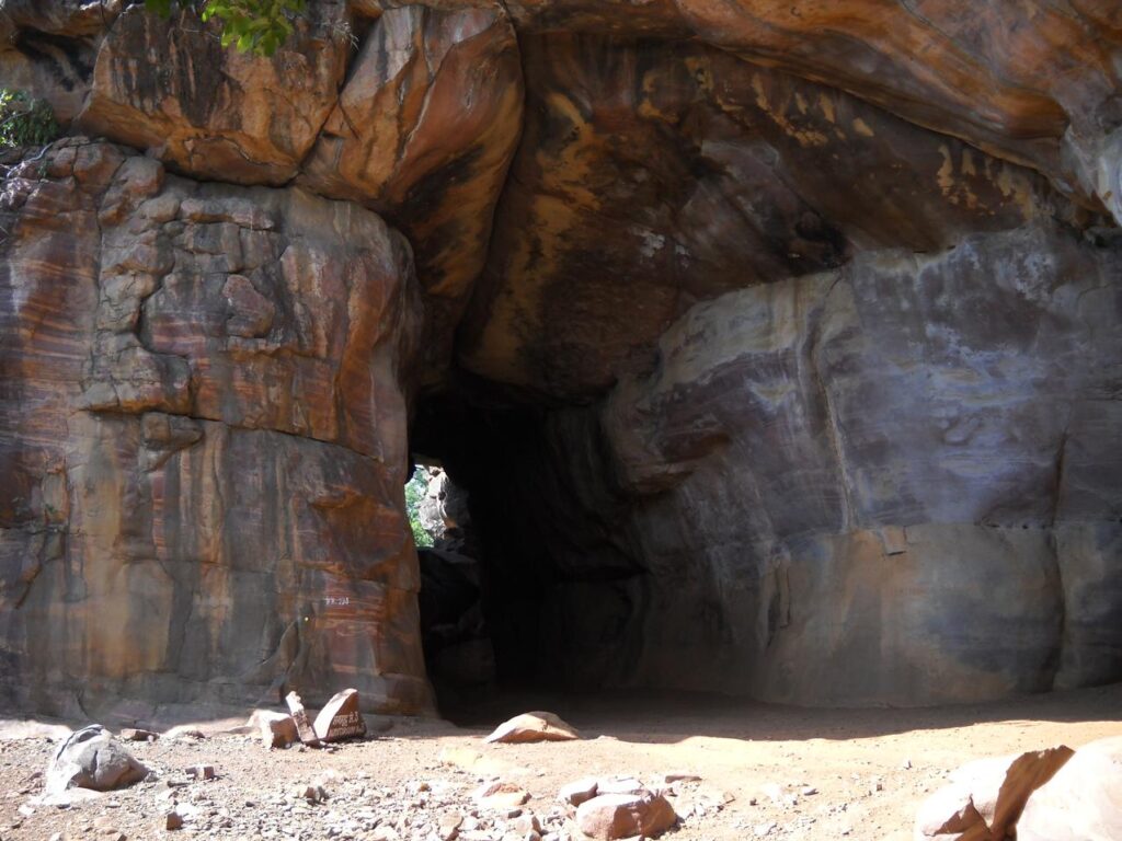 AskDushyant bhimbetka cave way to zoo shelter an archaeological treasure of ancient india road trip to bhimbetka Year 2009 1