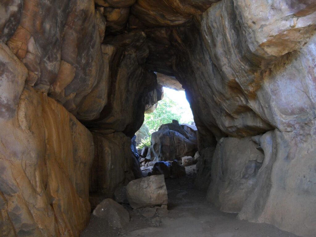 AskDushyant bhimbetka cave way to zoo shelter an archaeological treasure of ancient india road trip to bhimbetka Year 2009