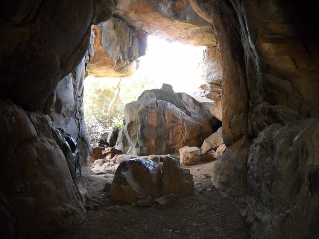 AskDushyant bhimbetka caves inside view an archaeological treasure of ancient india road trip to bhimbetka Year 2009