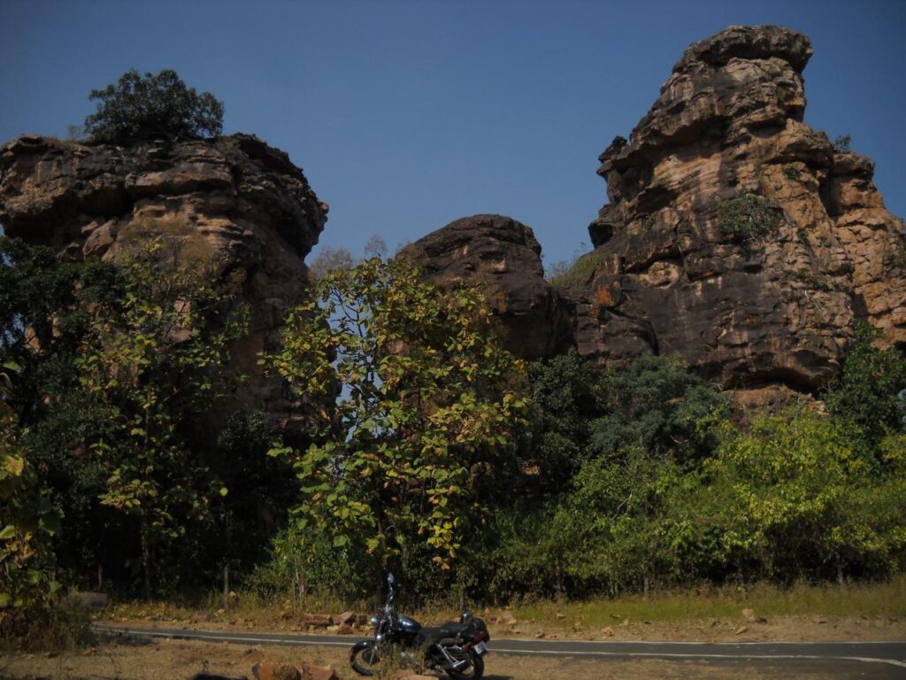 AskDushyant bhimbetka rocks near temple an archaeological treasure of ancient india road trip to bhimbetka Year 2009