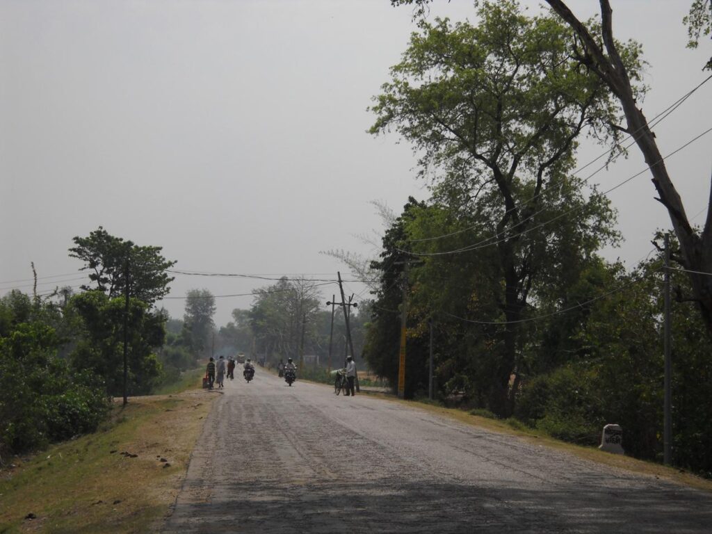 AskDushyant crossed the india nepal border now in nepal nepal bike trip via nainital and tanakpur extremely adventurous crossing the border Year 2011