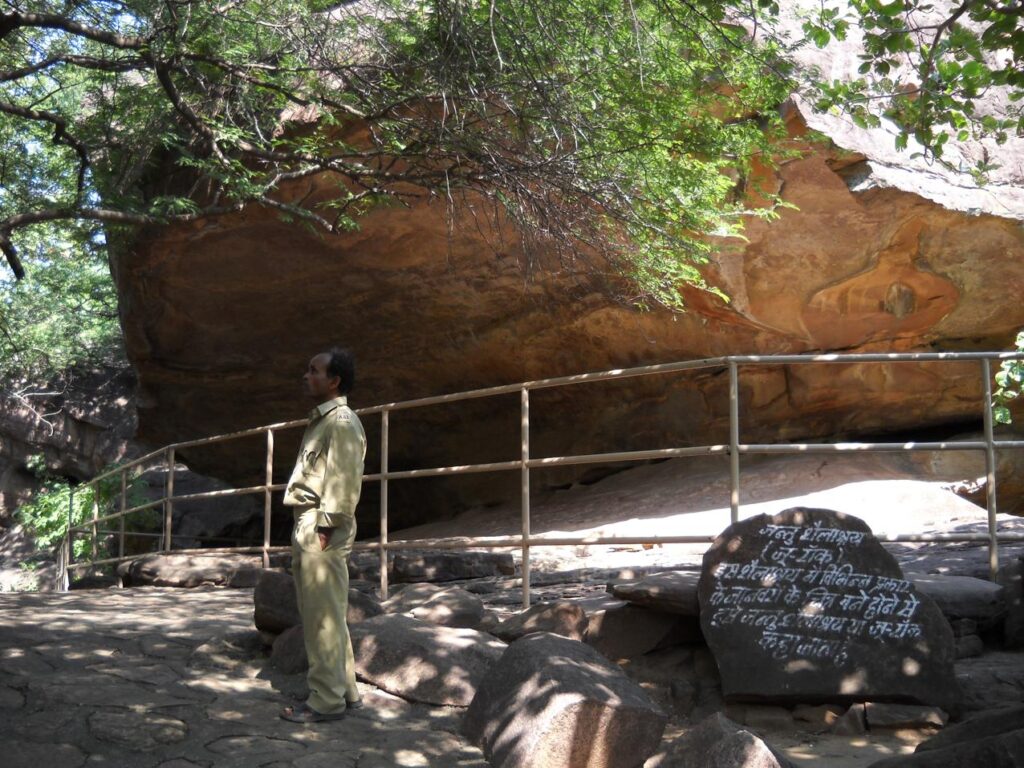 AskDushyant guard at zoo shelter bhimbetka an archaeological treasure of ancient india road trip to bhimbetka Year 2009