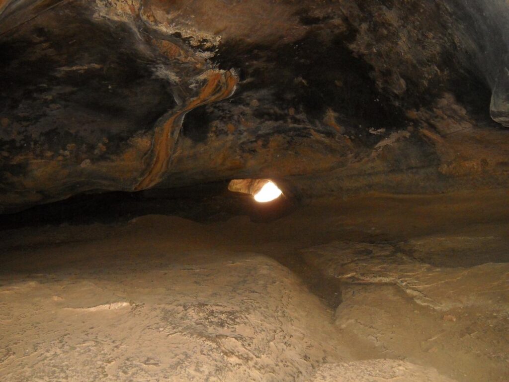 AskDushyant inside view rock shtelter 8 bhimbetka an archaeological treasure of ancient india road trip to bhimbetka Year 2009 1