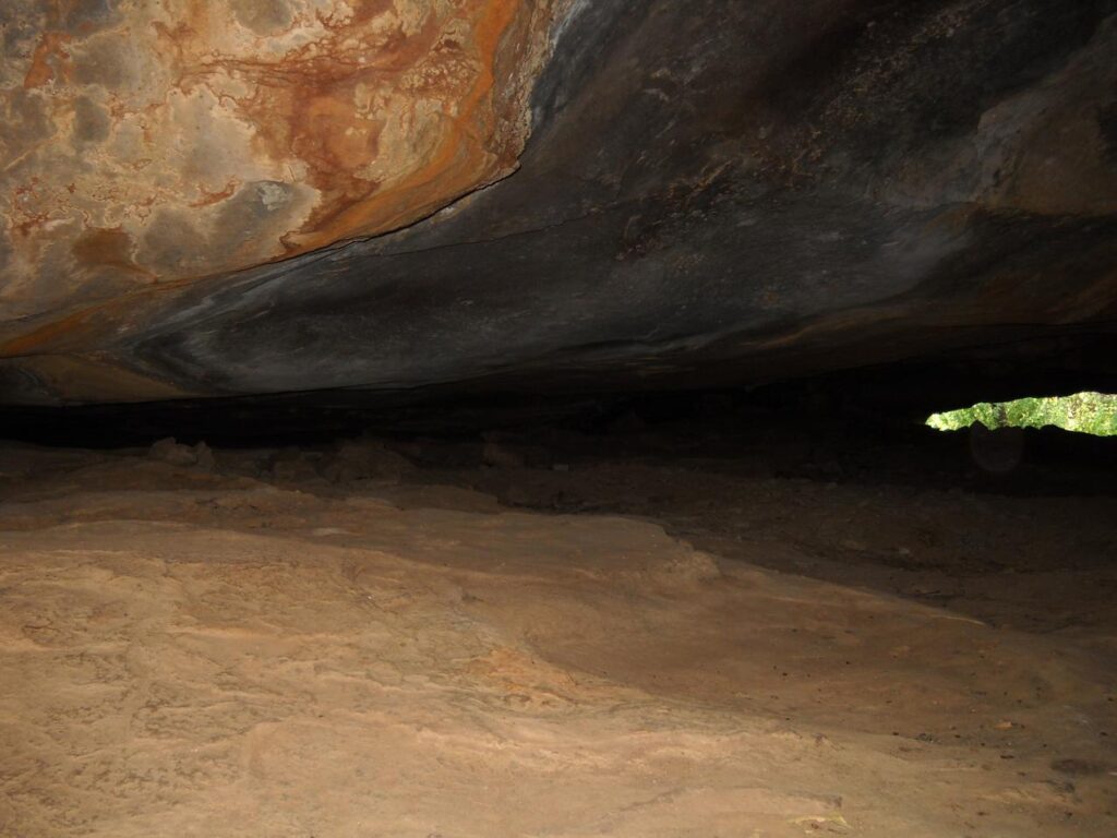 AskDushyant inside view rock shtelter 8 bhimbetka an archaeological treasure of ancient india road trip to bhimbetka Year 2009 2