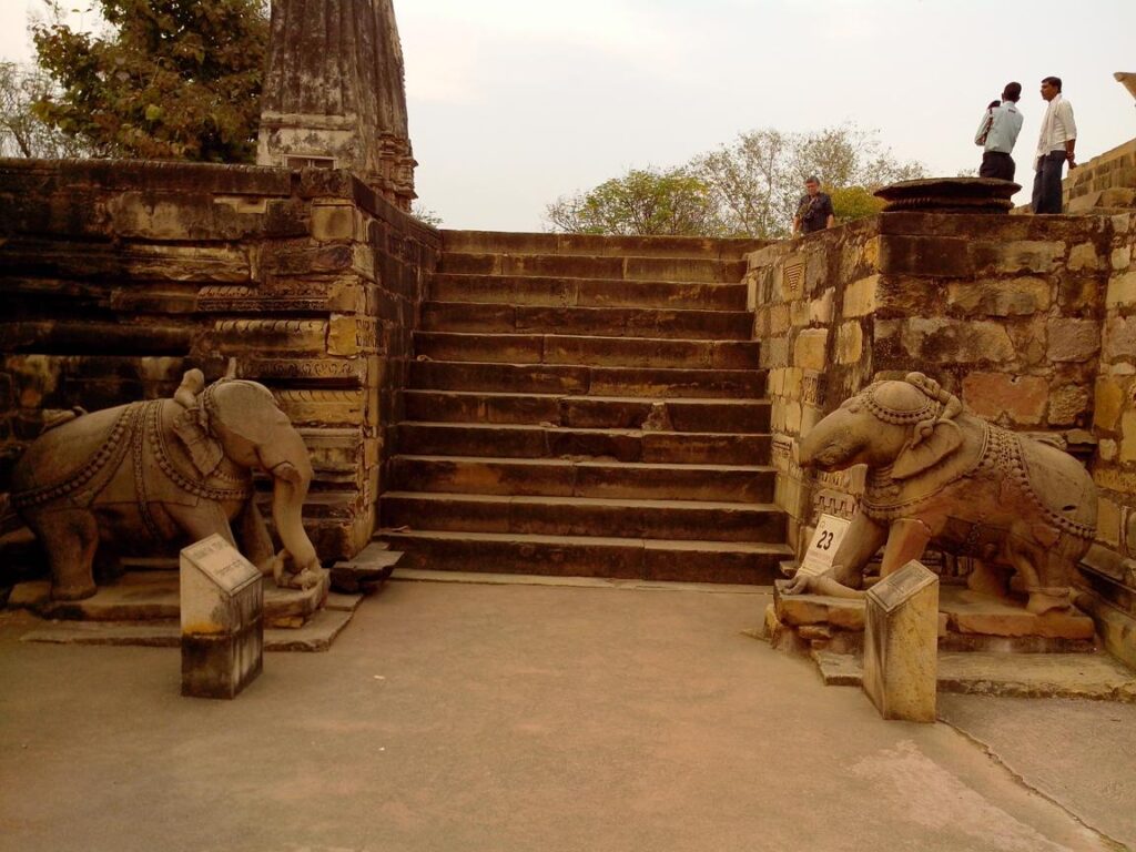 AskDushyant khajuraho group of monuments in khajuraho a town in the indian state of madhya pradesh allahabad bike trip mahakumbh 2013 Year 57