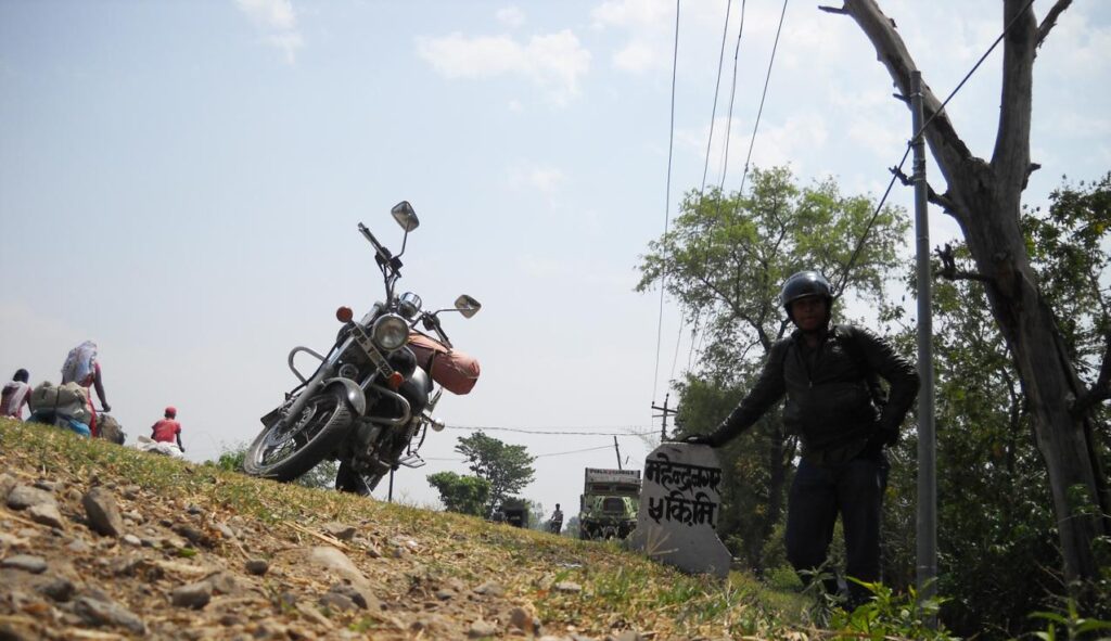 AskDushyant mahendranagar nepal 5 km from gadda chowki india nepal border nepal bike trip via nainital and tanakpur extremely adventurous crossing the border Year 2011 1