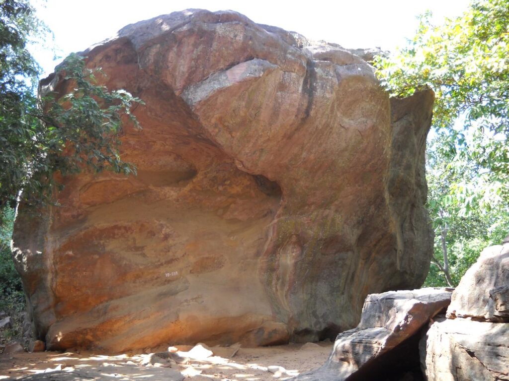 AskDushyant rock shelter in bhimbetka an archaeological treasure of ancient india road trip to bhimbetka Year 2009