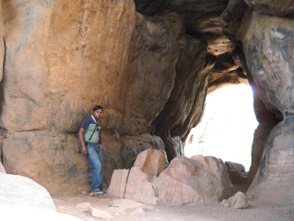 AskDushyant sanp with bhimbetka caves an archaeological treasure of ancient india road trip to bhimbetka Year 2009