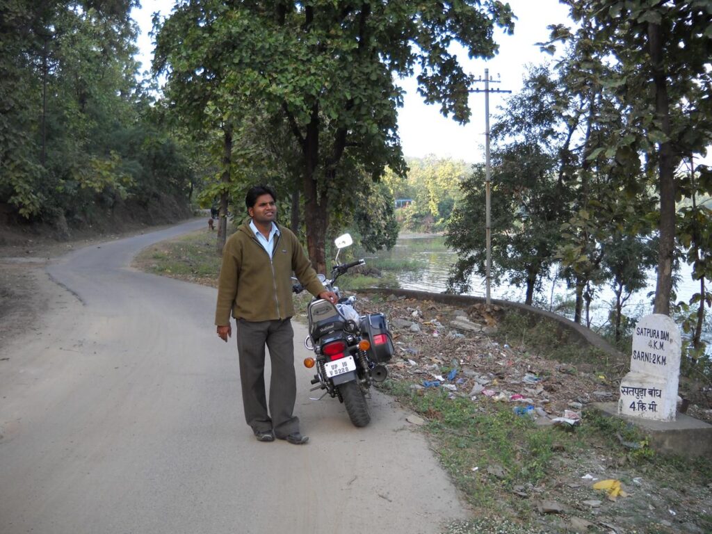 AskDushyant sarni 4 km milestone towards satpura dam Year 2009