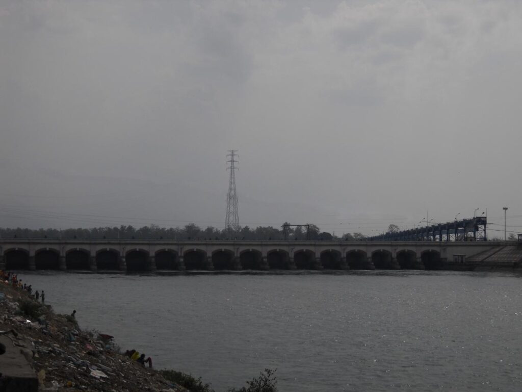 AskDushyant sharda bairaj dam at india nepal border 08 km nepal bike trip via nainital and tanakpur extremely adventurous crossing the border Year 2011 1