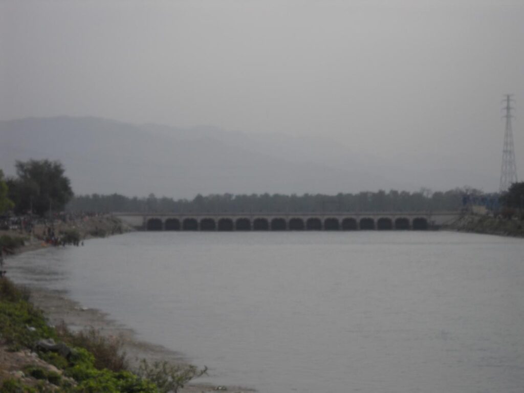 AskDushyant sharda bairaj dam at india nepal border 08 km nepal bike trip via nainital and tanakpur extremely adventurous crossing the border Year 2011 2