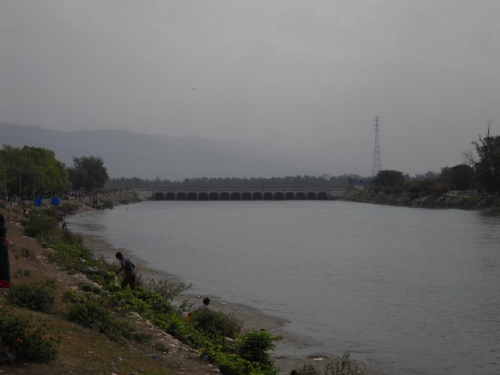 AskDushyant sharda bairaj dam at india nepal border 08 km nepal bike trip via nainital and tanakpur extremely adventurous crossing the border Year 2011 3