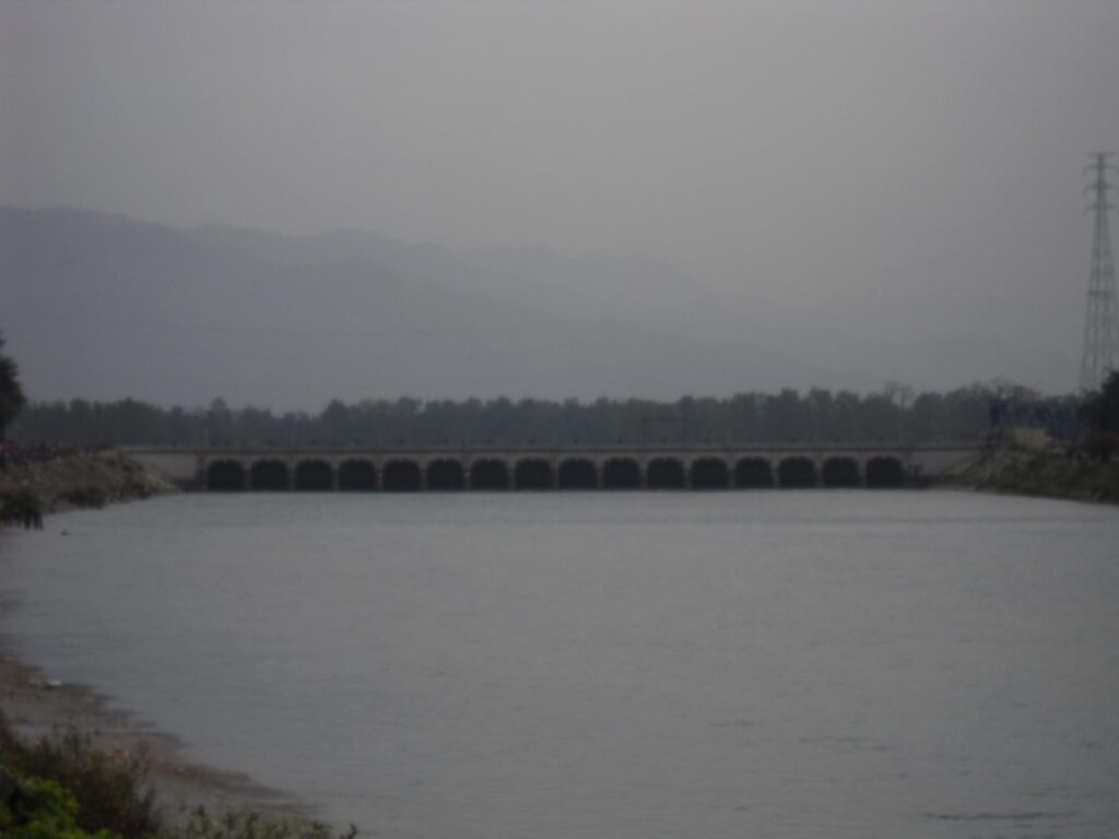 AskDushyant sharda bairaj dam at india nepal border 08 km nepal bike trip via nainital and tanakpur extremely adventurous crossing the border Year 2011 4