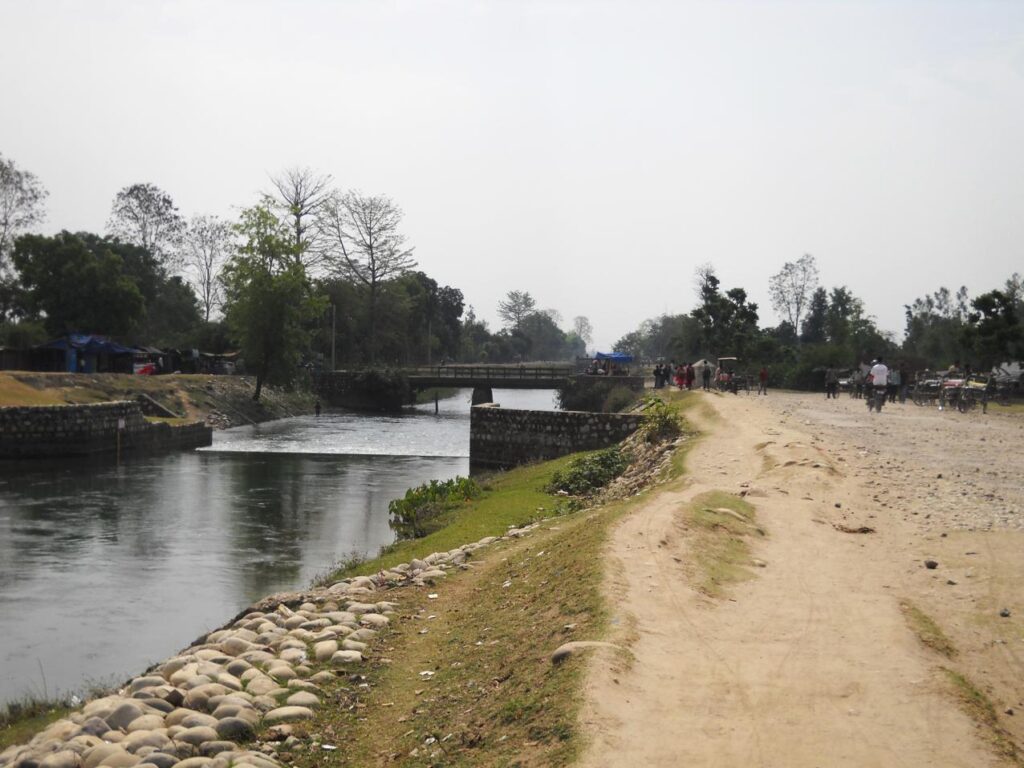 AskDushyant sharda dam canal at india nepal border nepal bike trip via nainital and tanakpur extremely adventurous crossing the border Year 2011