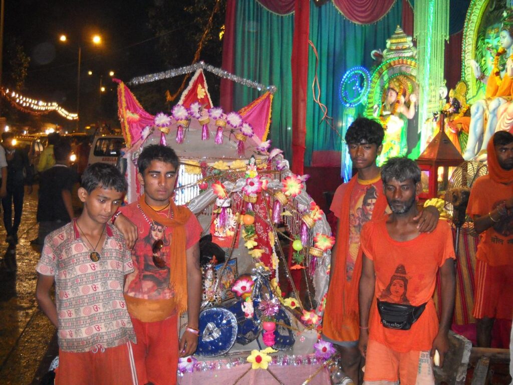 AskDushyant team up with bhola during their stay at delhi kavad yatra Year 2012