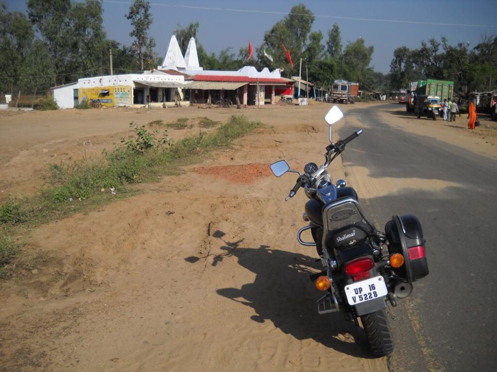 AskDushyant 150km to go just crossed tava bridge sarni to mohad kareli bike trip to meet relatives year 2009 sarni to mohad bike ride memoir