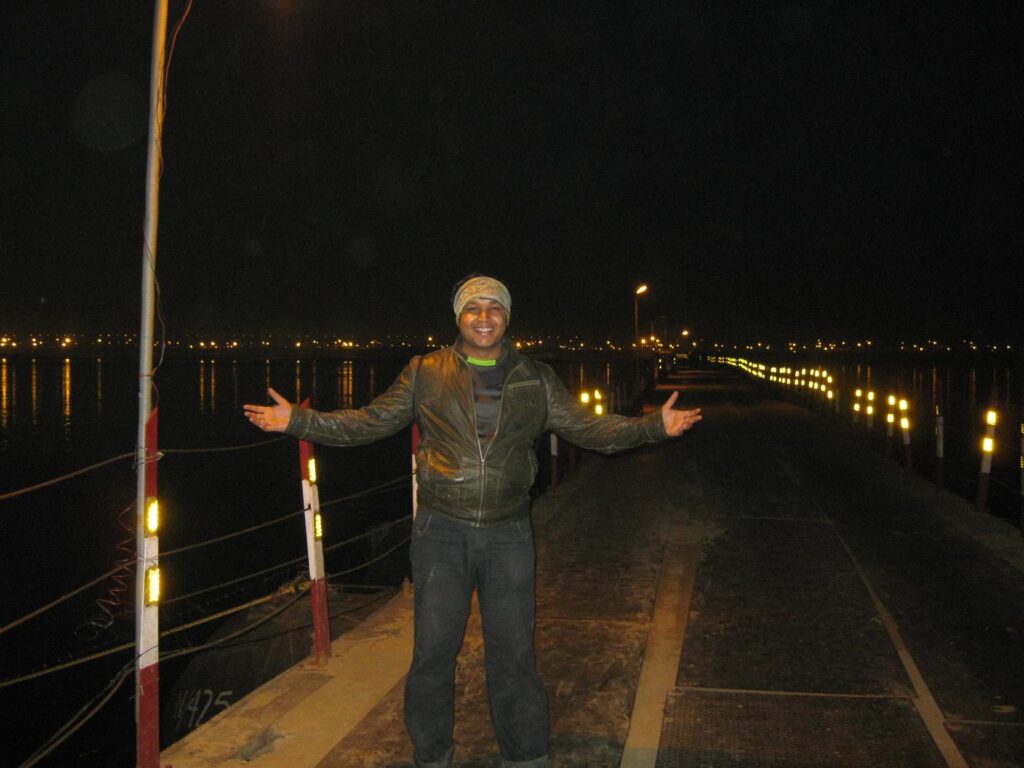 AskDushyant at pipa bridge bridge connecting shore of sangam allahabad bike trip mahakumbh 2013 memoir