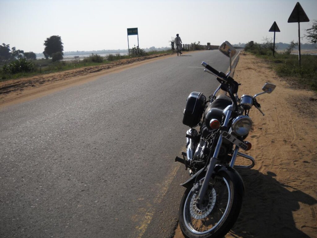 AskDushyant crossed tava river bridge sarni to mohad kareli bike trip to meet relatives year 2009 sarni to mohad bike ride memoir