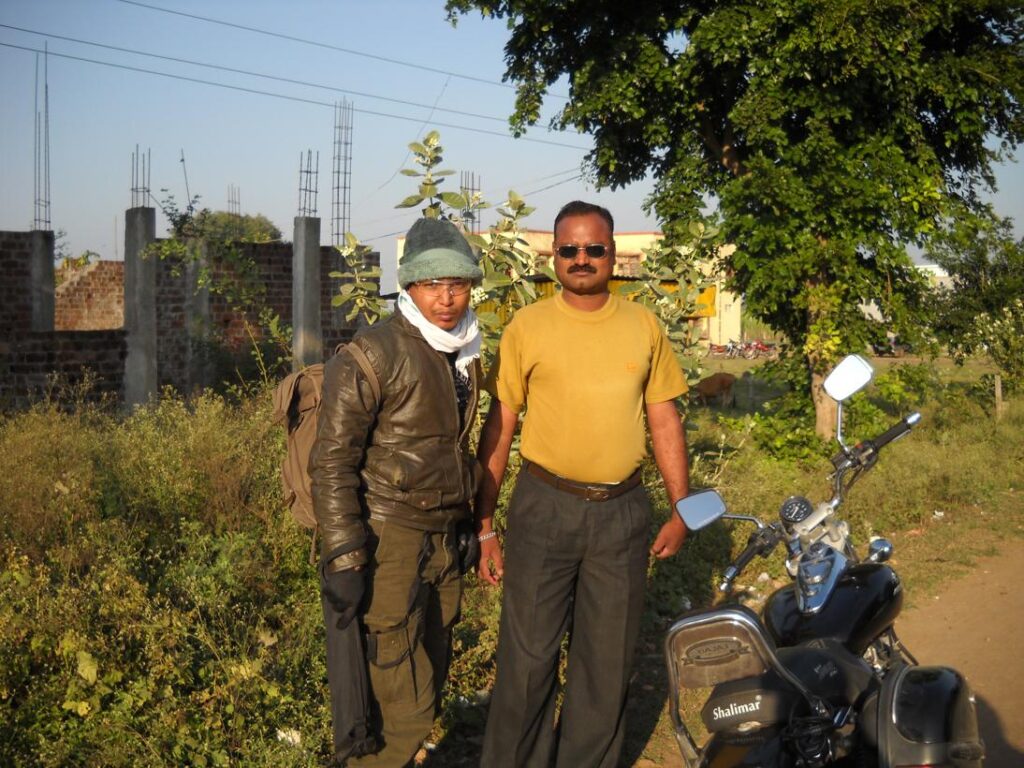 AskDushyant damodar shukla gave lift till bankheri sarni to mohad kareli bike trip to meet relatives year 2009 sarni to mohad bike ride memoir