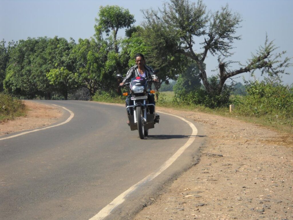 AskDushyant dhoom macha lee sarni to mohad kareli bike trip to meet relatives year 2009 sarni to mohad bike ride memoir