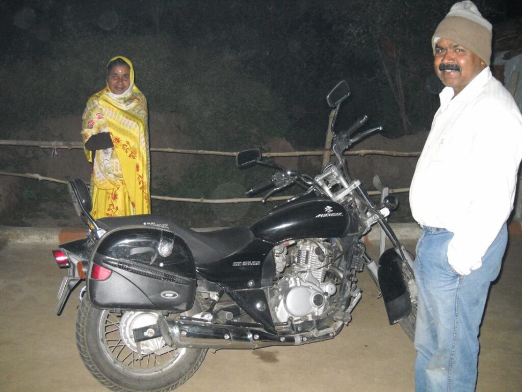 AskDushyant nani and mamaji nice to see u after 4 years sarni to mohad kareli bike trip to meet relatives year 2009 sarni to mohad bike ride memoir