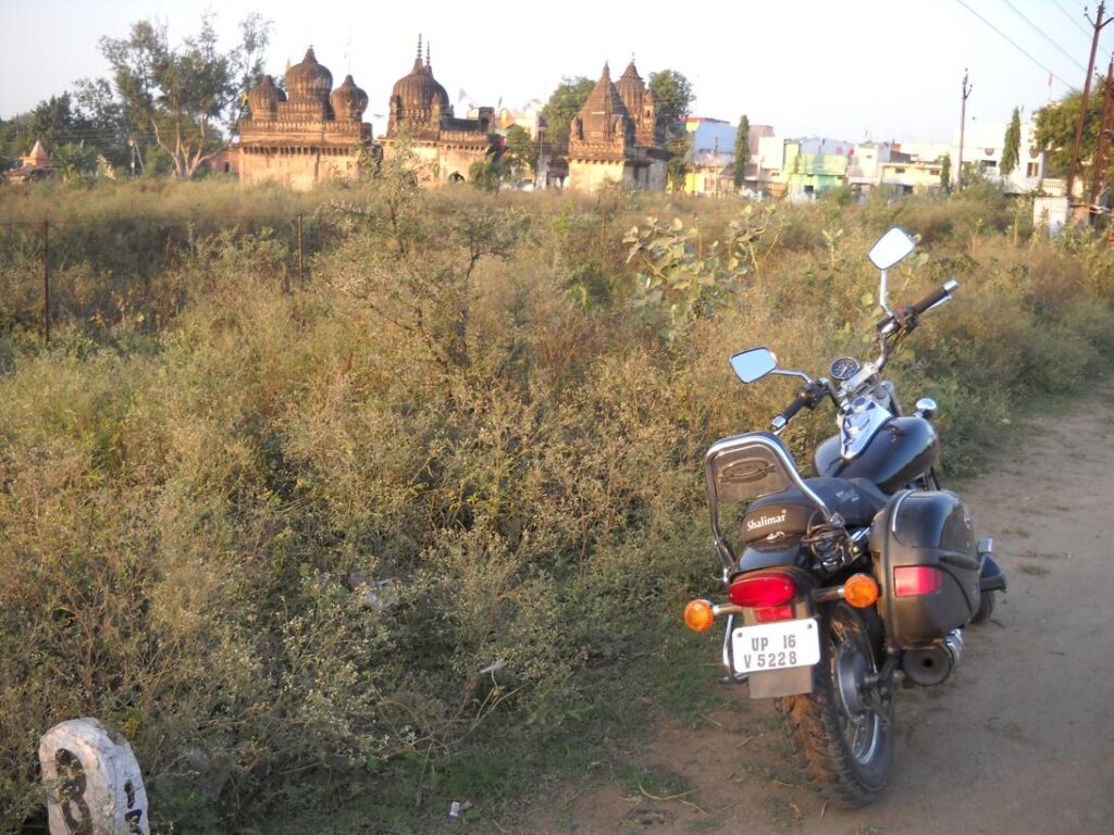 AskDushyant old shiv temple gadarwara sarni to mohad kareli bike trip to meet relatives year 2009 sarni to mohad bike ride memoir