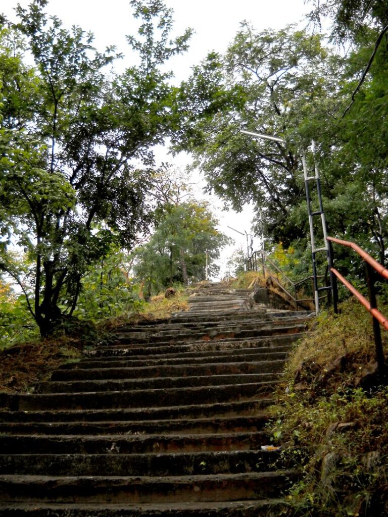 AskDushyant sarni slipery stairs mathar dev baba my beautiful home town madhya pradesh india year 2009 mathardev trek memoir