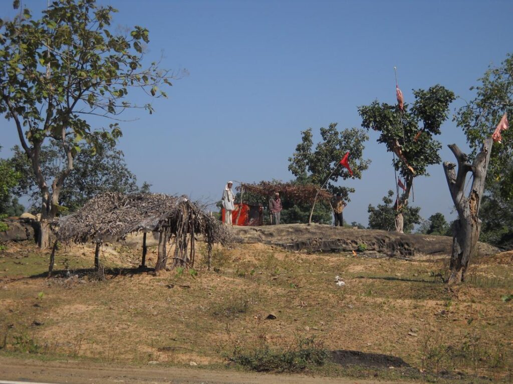 AskDushyant small temple way to itarsi sarni to mohad kareli bike trip to meet relatives year 2009 sarni to mohad bike ride memoir