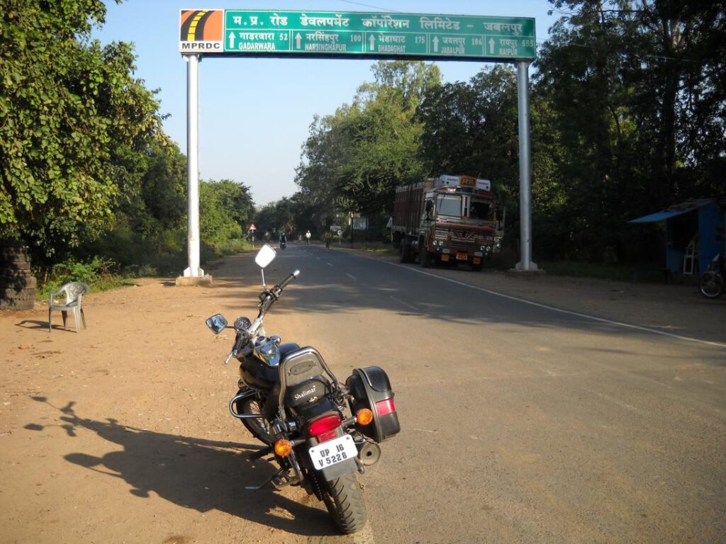 AskDushyant still 90km to go sarni to mohad kareli bike trip to meet relatives year 2009 sarni to mohad bike ride memoir