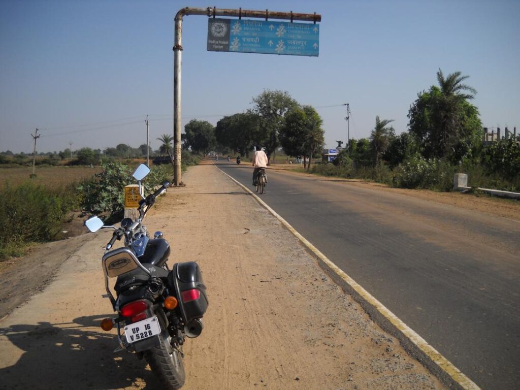 AskDushyant way to pachmari and narsingpur sarni to mohad kareli bike trip to meet relatives year 2009 sarni to mohad bike ride memoir