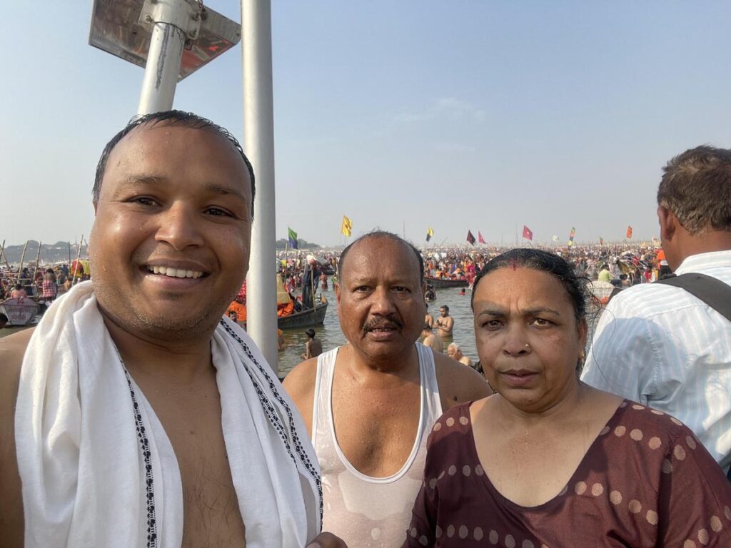 AskDushyant At sangam holy dip wtih parentds IMG year 2025 mahakumbh yatra from kareli madhyapradesh to prayagraj uttarpradesh memoir