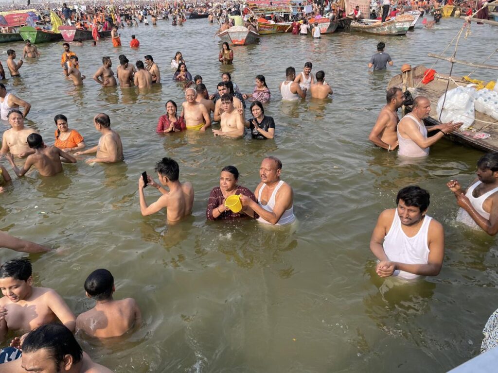 AskDushyant Parent prahing at sangam and holy dip IMG year 2025 mahakumbh yatra from kareli madhyapradesh to prayagraj uttarpradesh memoir 3