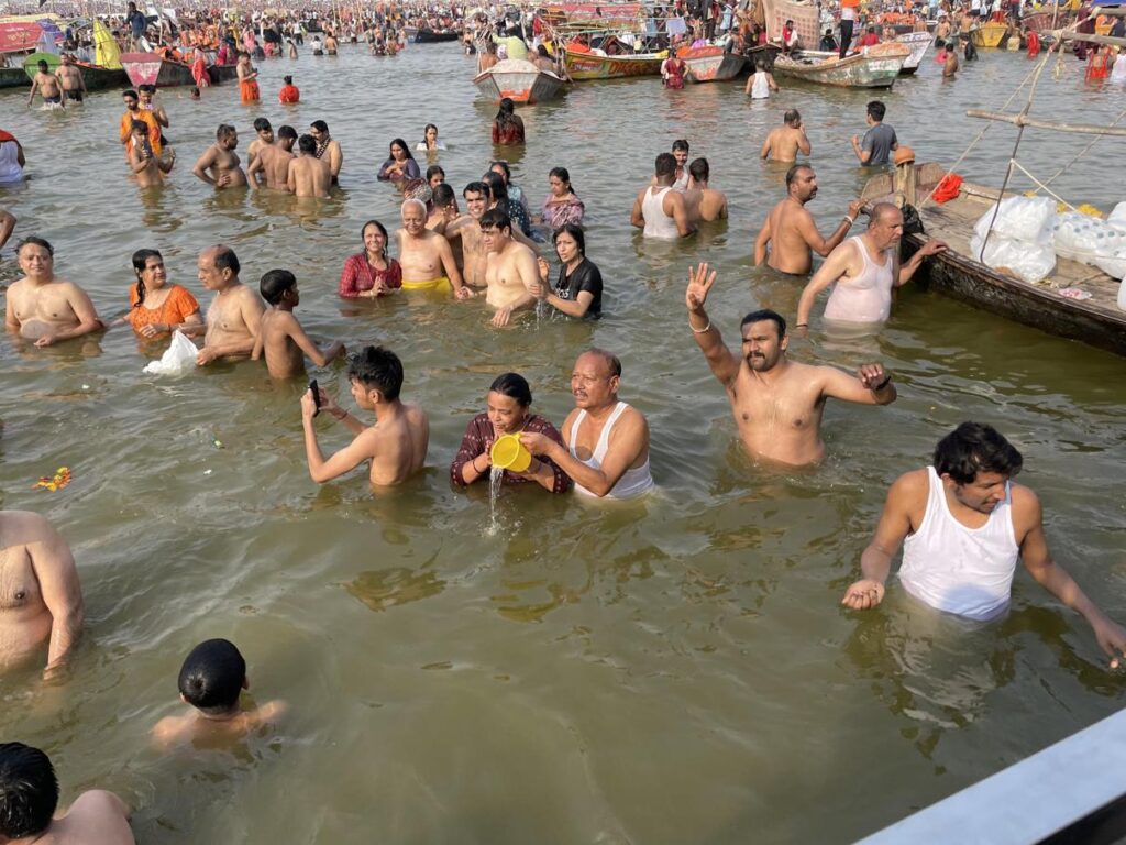 AskDushyant Parent prahing at sangam and holy dip IMG year 2025 mahakumbh yatra from kareli madhyapradesh to prayagraj uttarpradesh memoir 5