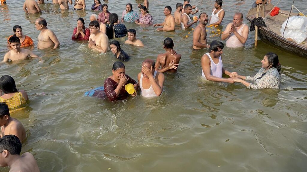 AskDushyant Parent prahing at sangam and holy dip IMG year 2025 mahakumbh yatra from kareli madhyapradesh to prayagraj uttarpradesh memoir 6