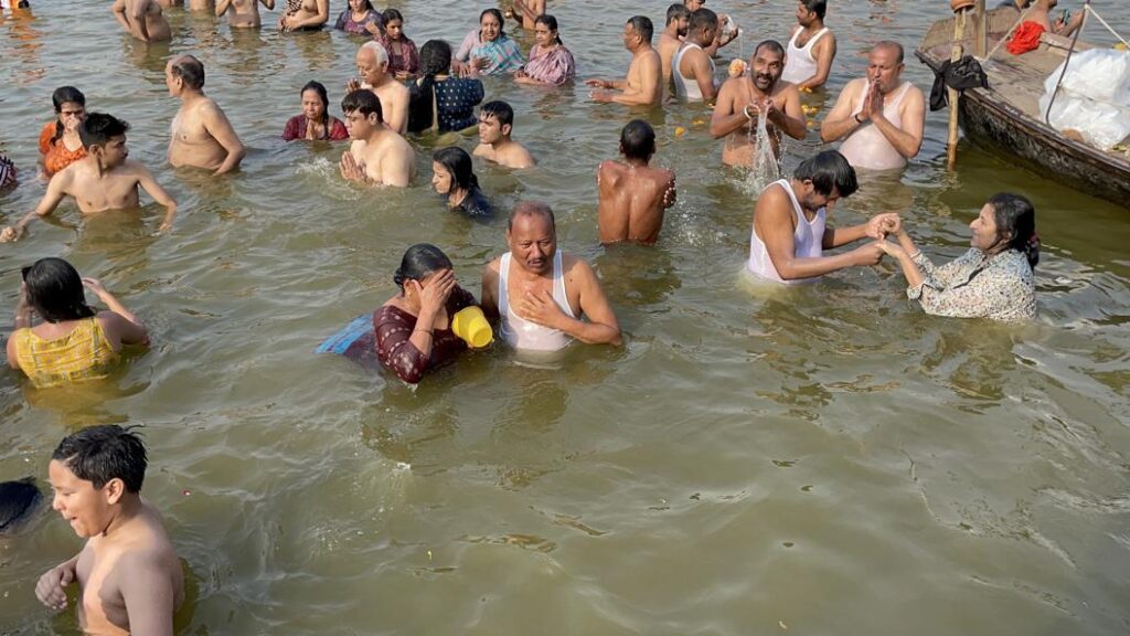 AskDushyant feeling satisfied parents take sangam snan holy dip IMG year 2025 mahakumbh yatra from kareli madhyapradesh to prayagraj uttarpradesh memoir