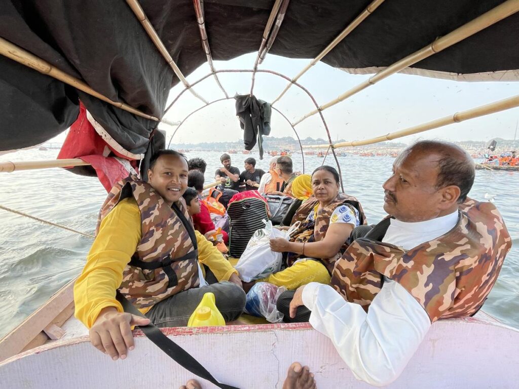 AskDushyant fellow devotees onboard boat to sangam IMG year 2025 mahakumbh yatra from kareli madhyapradesh to prayagraj uttarpradesh memoir