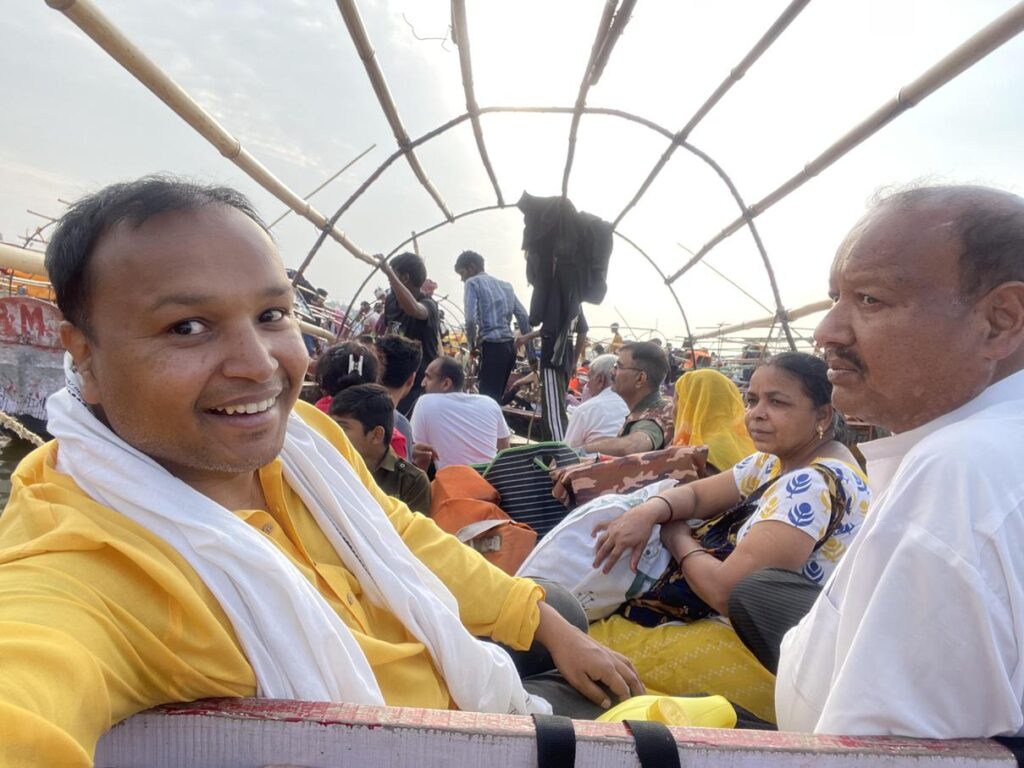 AskDushyant goodbye to fellow devotees onboard boat to sangam IMG year 2025 mahakumbh yatra from kareli madhyapradesh to prayagraj uttarpradesh memoir