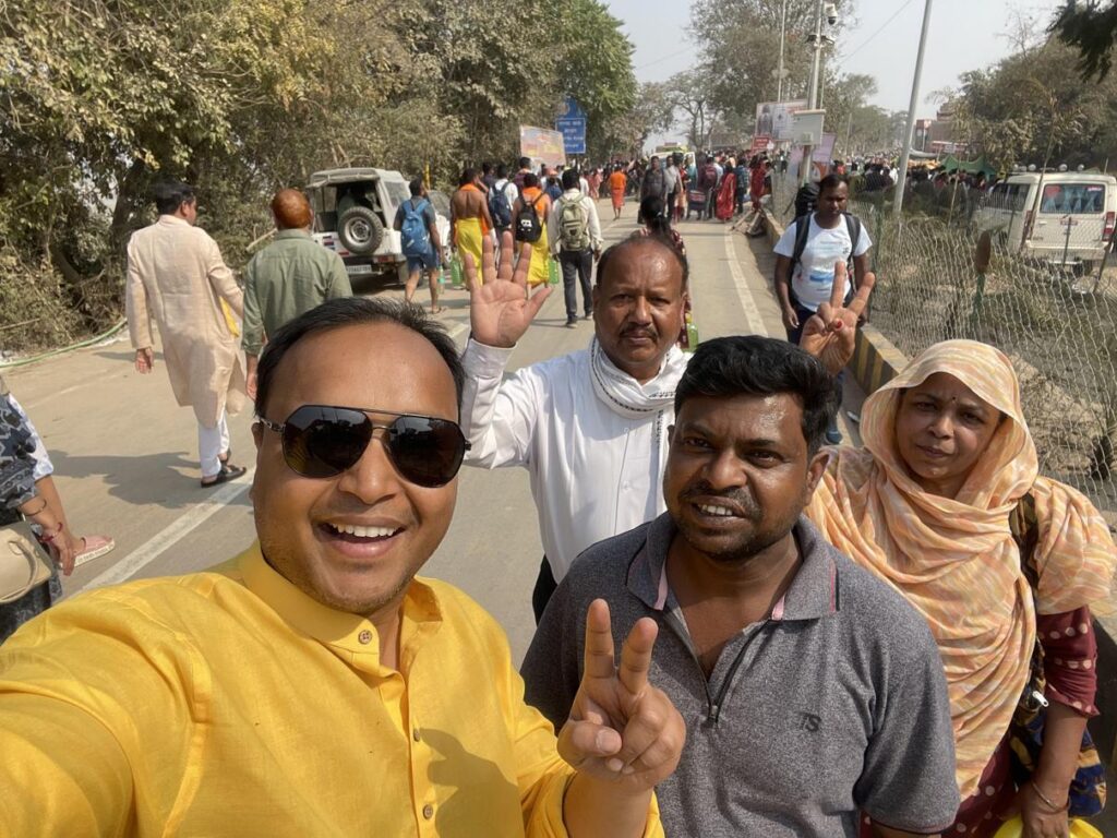 AskDushyant har har mahadev we reached at arail ghat near sangam IMG year 2025 mahakumbh yatra from kareli madhyapradesh to prayagraj uttarpradesh memoir