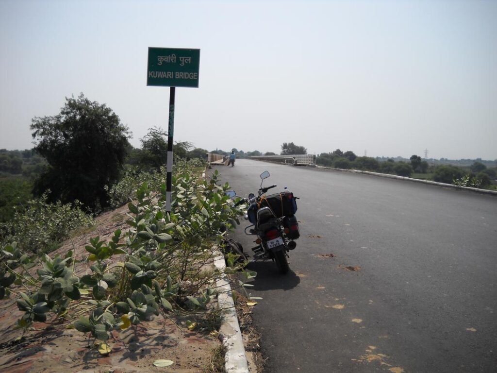 AskDushyant kuwari bridge near gwalior delhi to sarni madhya pradesh year 2009 gurgaon bhopal bike ride memoir